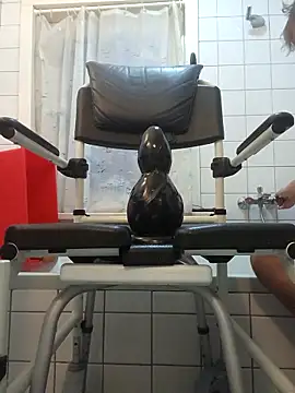 Snapshot of toywood chatting on 09/22/25, 04:58 toywood online show from 09/22/25, 04:58