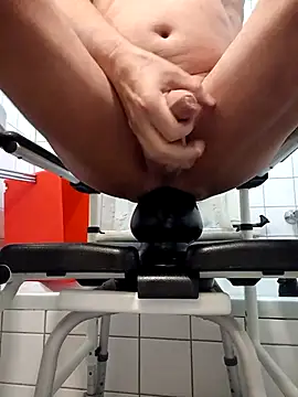 Snapshot of toywood chatting on 10/02/25, 04:52 toywood online show from 10/02/25, 04:52