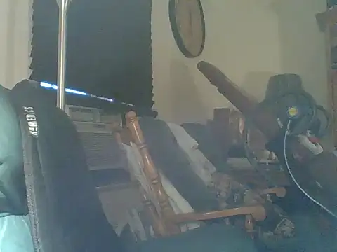 Snapshot of dicinyou80 chatting on 11/12/25, 12:27 dicinyou80 online show from 11/12/25, 12:27