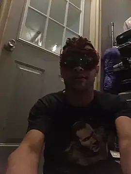 Snapshot of dicinyou80 chatting on 11/30/25, 02:43 dicinyou80 online show from 11/30/25, 02:43