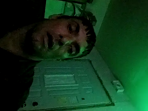 Snapshot of dicinyou80 chatting on 03/21/26, 03:11 dicinyou80 online show from 03/21/26, 03:11