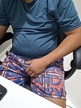 Snapshot of Carloskasado chatting on 10/23/25, 11:35 Carloskasado online show from 10/23/25, 11:35