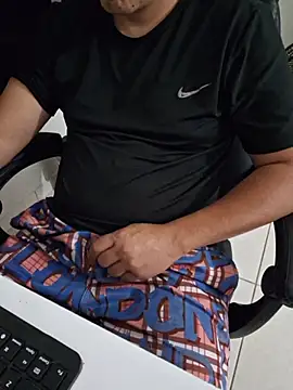 Snapshot of Carloskasado chatting on 11/04/25, 04:50 Carloskasado online show from 11/04/25, 04:50