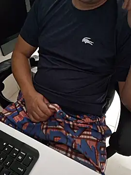 Snapshot of Carloskasado chatting on 11/05/25, 11:21 Carloskasado online show from 11/05/25, 11:21