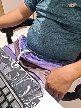 Snapshot of Carloskasado chatting on 02/18/26, 12:06 Carloskasado online show from 02/18/26, 12:06