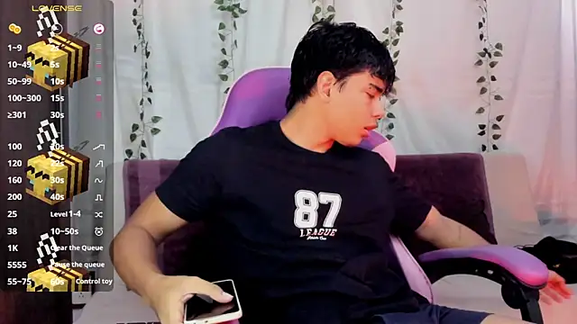 an drew18 online show from 09/21/25, 03:24