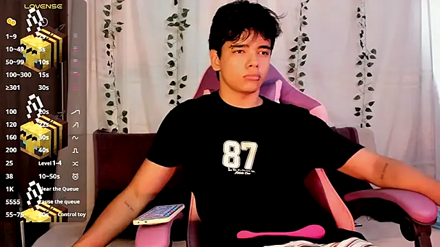 an drew18 online show from 09/28/25, 02:00