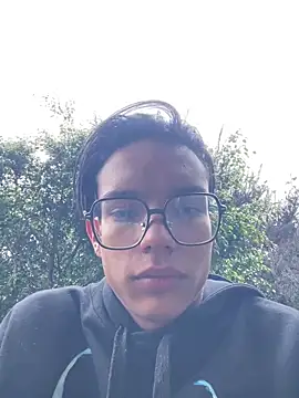 Snapshot of diegoand0911 chatting on 05/17/26, 03:30 diegoand0911 online show from 05/17/26, 03:30