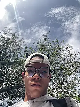 Snapshot of diegoand0911 chatting on 06/05/26, 09:20 diegoand0911 online show from 06/05/26, 09:20