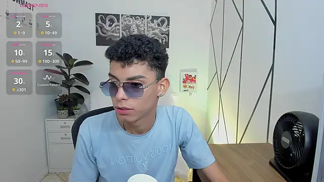 Room 69x online show from 11/08/25, 03:18