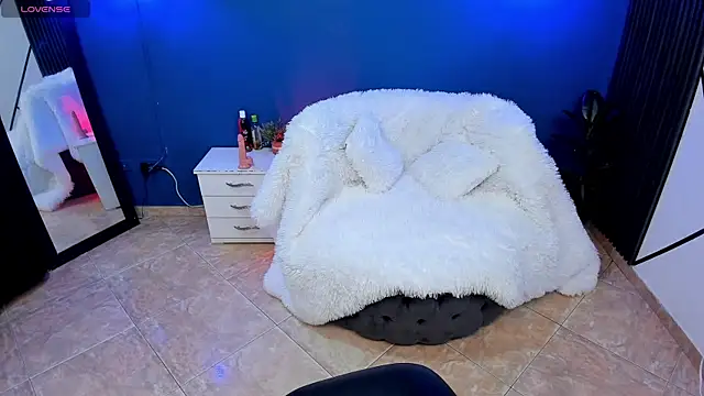 Room 69x online show from 12/04/25, 03:16