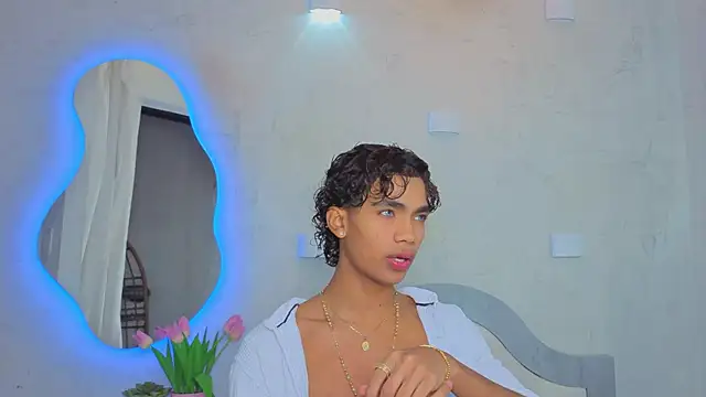 Snapshot of AlanCutee chatting on 05/25/26, 03:56 AlanCutee online show from 05/25/26, 03:56