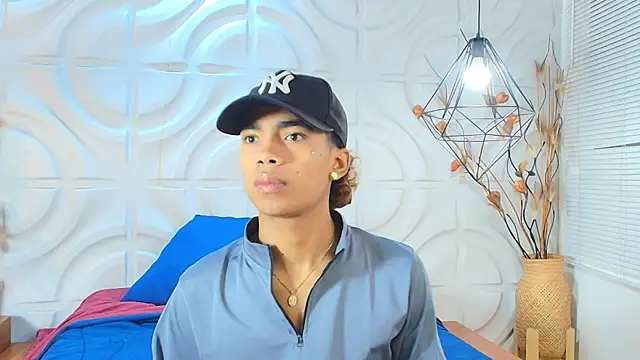 Snapshot of AlanCutee chatting on 06/03/26, 01:03 AlanCutee online show from 06/03/26, 01:03