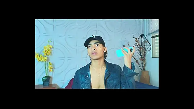 Snapshot of AlanCutee chatting on 06/05/26, 12:55 AlanCutee online show from 06/05/26, 12:55