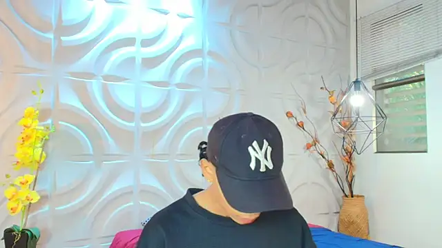 Snapshot of AlanCutee chatting on 06/11/26, 12:03 AlanCutee online show from 06/11/26, 12:03