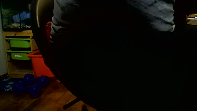 Snapshot of TobyDick13 chatting on 11/07/25, 07:52 TobyDick13 online show from 11/07/25, 07:52