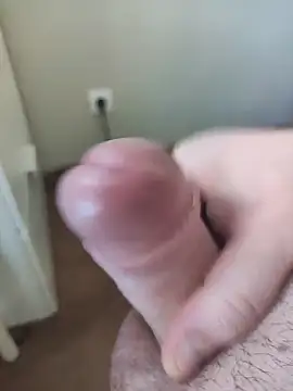 Snapshot of TobyDick13 chatting on 11/24/25, 06:57 TobyDick13 online show from 11/24/25, 06:57