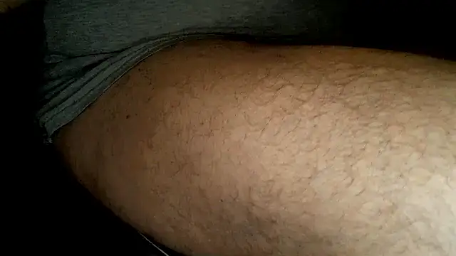 Snapshot of TobyDick13 chatting on 11/25/25, 02:22 TobyDick13 online show from 11/25/25, 02:22