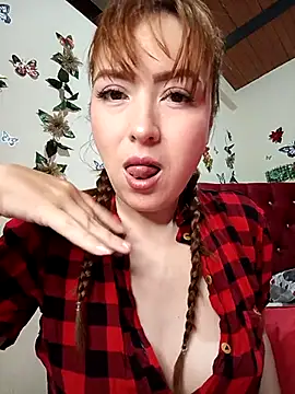 Snapshot of valery-lyma chatting on 11/19/25, 04:45 valery-lyma online show from 11/19/25, 04:45