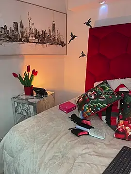 Alaia Snow online show from 12/17/25, 08:37