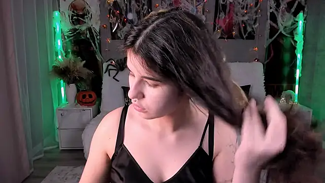 Snapshot of AnoraDark chatting on 10/11/25, 06:28 AnoraDark online show from 10/11/25, 06:28