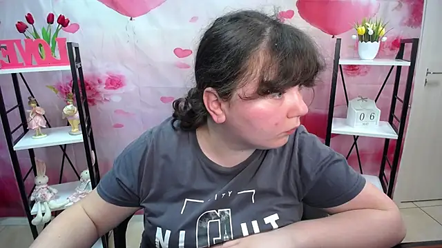NeonilaLisova online show from 05/06/26, 11:04