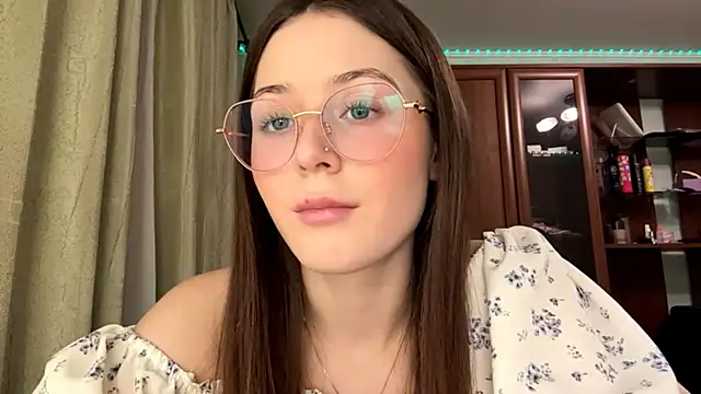 Snapshot of Adel_strongwoman chatting on 12/16/25, 03:17 Adel strongwoman online show from 12/16/25, 03:17