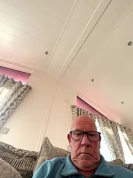 Snapshot of philefc chatting on 01/14/26, 01:39 philefc online show from 01/14/26, 01:39