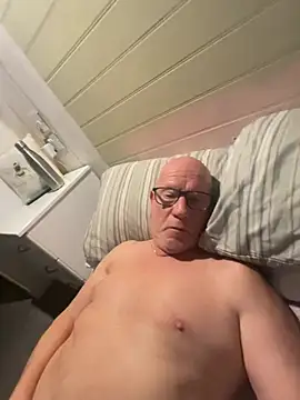 Snapshot of philefc chatting on 01/15/26, 10:24 philefc online show from 01/15/26, 10:24