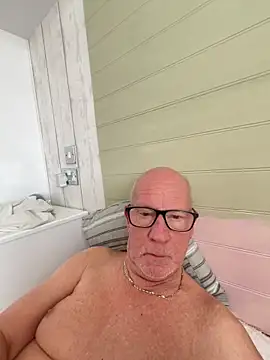 Snapshot of philefc chatting on 02/04/26, 10:32 philefc online show from 02/04/26, 10:32