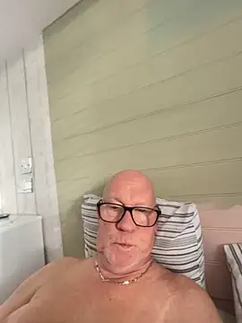 Snapshot of philefc chatting on 02/12/26, 09:15 philefc online show from 02/12/26, 09:15