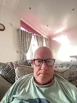 Snapshot of philefc chatting on 02/17/26, 09:28 philefc online show from 02/17/26, 09:28