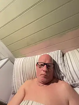 Snapshot of philefc chatting on 02/19/26, 07:26 philefc online show from 02/19/26, 07:26