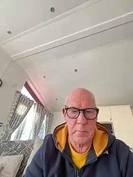 Snapshot of philefc chatting on 02/24/26, 02:37 philefc online show from 02/24/26, 02:37