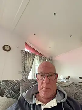 Snapshot of philefc chatting on 02/27/26, 03:45 philefc online show from 02/27/26, 03:45