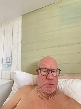 Snapshot of philefc chatting on 03/02/26, 12:01 philefc online show from 03/02/26, 12:01