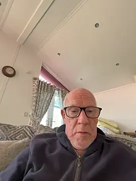 Snapshot of philefc chatting on 03/04/26, 04:35 philefc online show from 03/04/26, 04:35