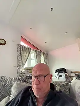 Snapshot of philefc chatting on 03/15/26, 04:57 philefc online show from 03/15/26, 04:57