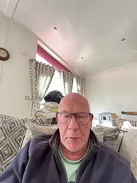 Snapshot of philefc chatting on 03/17/26, 12:52 philefc online show from 03/17/26, 12:52