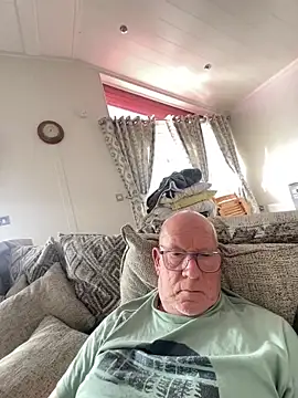 Snapshot of philefc chatting on 03/18/26, 09:45 philefc online show from 03/18/26, 09:45