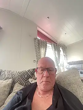 Snapshot of philefc chatting on 03/25/26, 01:17 philefc online show from 03/25/26, 01:17