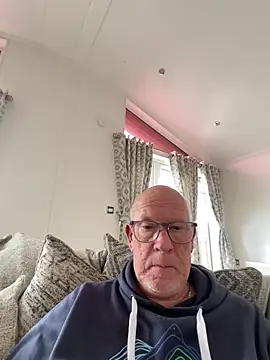 Snapshot of philefc chatting on 03/30/26, 01:45 philefc online show from 03/30/26, 01:45