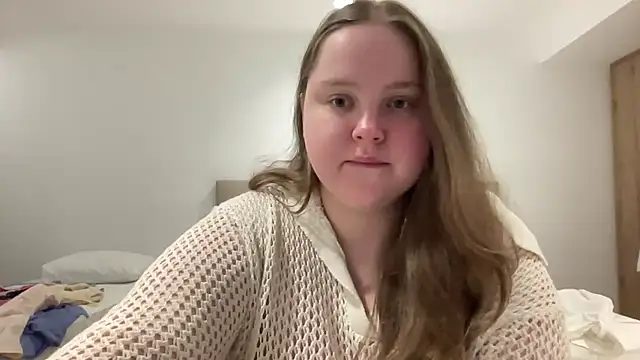 Snapshot of Alice898 chatting on 09/13/25, 06:18 Alice898 online show from 09/13/25, 06:18