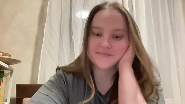 Snapshot of Alice898 chatting on 09/25/25, 09:18 Alice898 online show from 09/25/25, 09:18