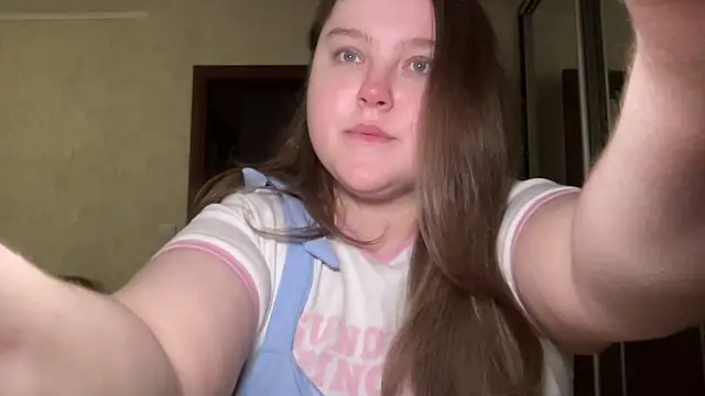 Snapshot of Alice898 chatting on 10/02/25, 02:35 Alice898 online show from 10/02/25, 02:35