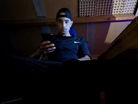 Snapshot of kompiee chatting on 10/13/25, 06:41 kompiee online show from 10/13/25, 06:41