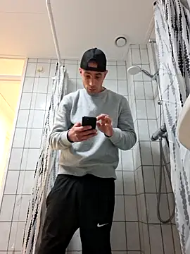 Snapshot of kompiee chatting on 11/23/25, 12:10 kompiee online show from 11/23/25, 12:10