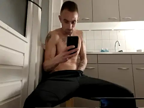 Snapshot of kompiee chatting on 12/15/25, 03:33 kompiee online show from 12/15/25, 03:33