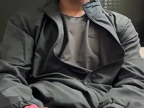 Snapshot of develhd chatting on 11/19/25, 08:31 develhd online show from 11/19/25, 08:31