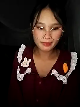 Snapshot of saronla_03 chatting on 09/17/25, 04:19 saronla 03 online show from 09/17/25, 04:19